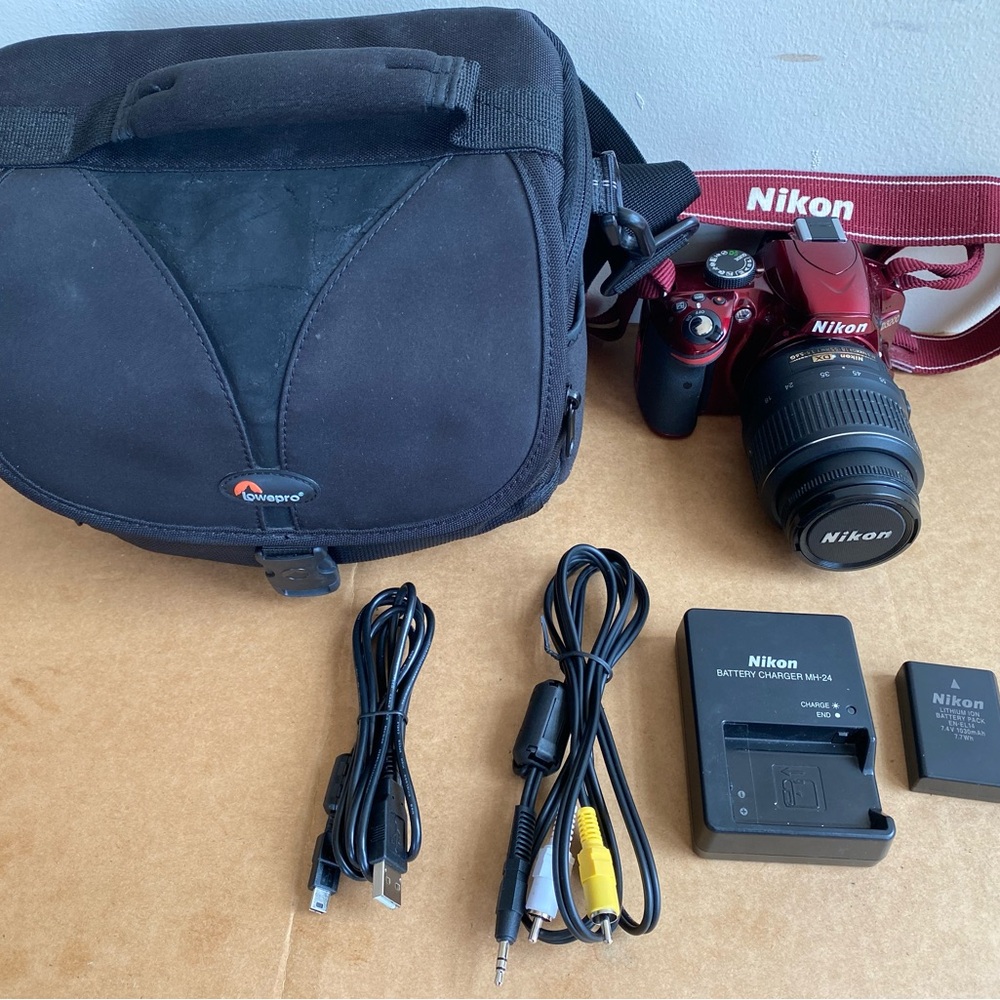 Nikon D3200 Digital Camera with Nikon DX AF-S 18-55mm f/3.5-5.6G VR Lens